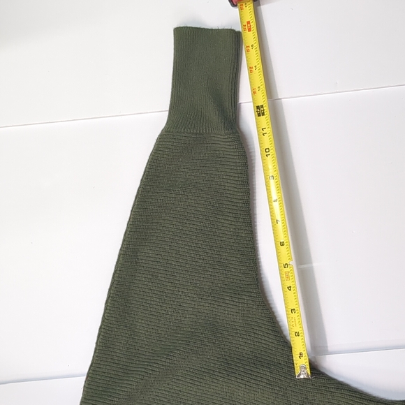 NWT Express knit sweater in medium - Picture 4 of 5